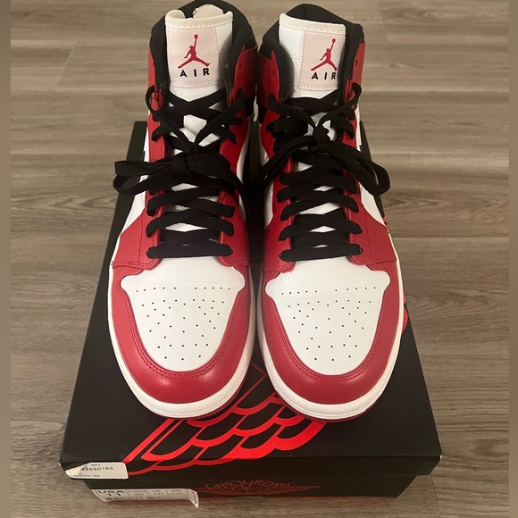Size 11 - Jordan 1 Retro High Chicago 2013 - Picture 2 of 10